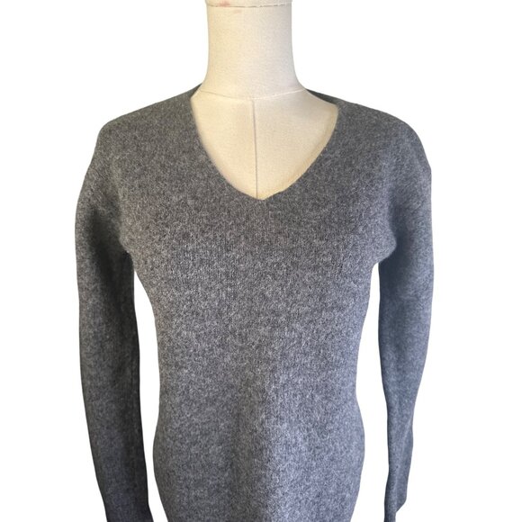 Uniqlo Small Wool V-Neck Sweater Gray - Picture 4 of 16